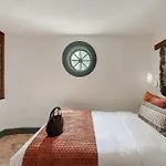 Luxe 12-bedroom Garden District Shared Pool Holiday home