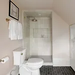 18 Bedroom Garden District Mansion Shared Pool Holiday home New Orleans