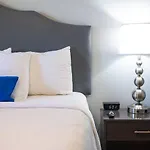 Aparthotel Frenchmen 2br Retreat W Pool & Hot Tub Access