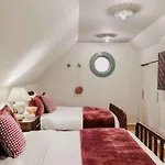 Holiday home 18 Bedroom Garden District Mansion Shared Pool