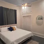 2Br Penthouse On Claiborne