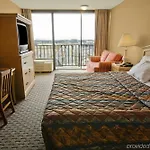 Country & By Radisson, I-10 East, La Hotel 3*