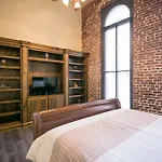 Baronne Street Luxury 1Bdr Suite D