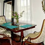 Inn Creole