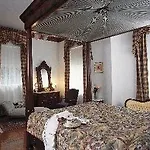 Hubbard Mansion 3*