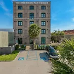 Two-Bedroom On Jackson Avenue Apt 201 By Sonder