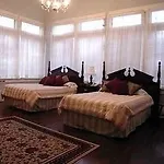 Avenue Hotel