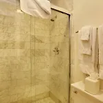 St. Helene Hotel