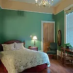 Avenue Hotel
