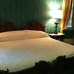 Nine-o-five Royal 3* New Orleans