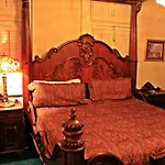 Chateau Orleans Aparthotel
