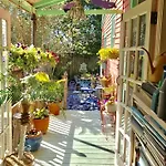 La Dauphine Bed & Breakfast 3*