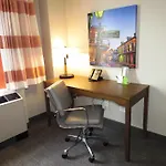 La Quinta & By Wyndham Downtown Hotel