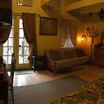 1870 Banana Courtyard French Quarter B&B