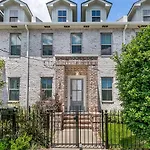 Spacious Loft-Style 3Br Townhouse By Hosteeva