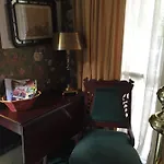 Nine-o-five Royal New Orleans