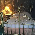 Nine-o-five Royal New Orleans
