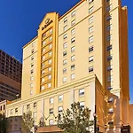Hotel La Quinta & By Wyndham Downtown