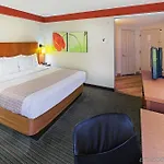 La Quinta & By Wyndham Downtown Hotel New Orleans
