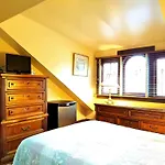 Hotel Lion's 3*