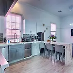 Five Br - Sleeps 10! Steps From French Quarter Villa *