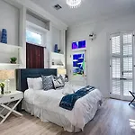 Villa 7 Bedroom - Sleeps 14! Next To Bourbon Street New Orleans