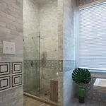 Villa 7 Bedroom - Sleeps 14! Next To Bourbon Street *