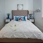 7 Bedroom - Sleeps 14! Next To Bourbon Street