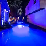 Inn 4 Bedroom - Sleeps 8! Celebrity Next To Frenchman St