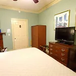 Lions Bed & Breakfast 3*