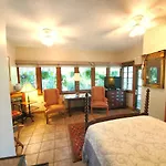 Lions Bed & Breakfast