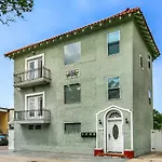 Lovely 2Br Next To City Park By Hosteeva