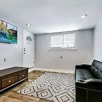 Lovely 2Br Next To City Park By Hosteeva