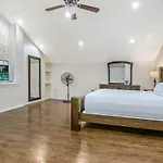 Modern 4br Penthouse In Downtown By Hosteeva Aparthotel