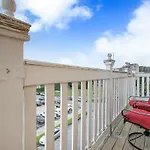 Modern 4br Penthouse In Downtown By Hosteeva 4*