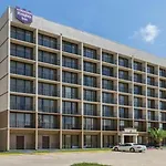 Country & By Radisson, I-10 East, La Hotel