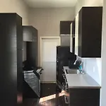 Apartment Modern 2 Blocks From Quarters *