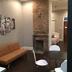 Apartment Modern 2 Blocks From Quarters *
