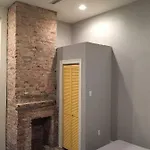 Modern 2 Blocks From Quarters Apartment