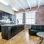 Modern Near French Quarter & Bourbon Street *