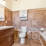 Spacious 4br On Carondelet Near Hot Spo Apartment *