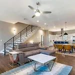 Fully-furnished Townhouse With Luxury Amenities Holiday home New Orleans