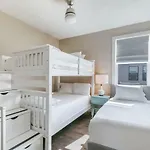 Holiday home Fully-furnished Townhouse With Luxury Amenities *