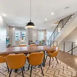 Fully-furnished Townhouse With Luxury Amenities Holiday home