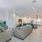 Private Townhouse In A Secure Location Holiday home *