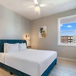 Stunning Living Near Attractions *