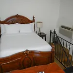 Frenchmen Hotel