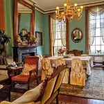 Bed & Breakfast Parisian Courtyard New Orleans