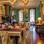Parisian Courtyard Bed & Breakfast