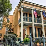 Bed & Breakfast Parisian Courtyard